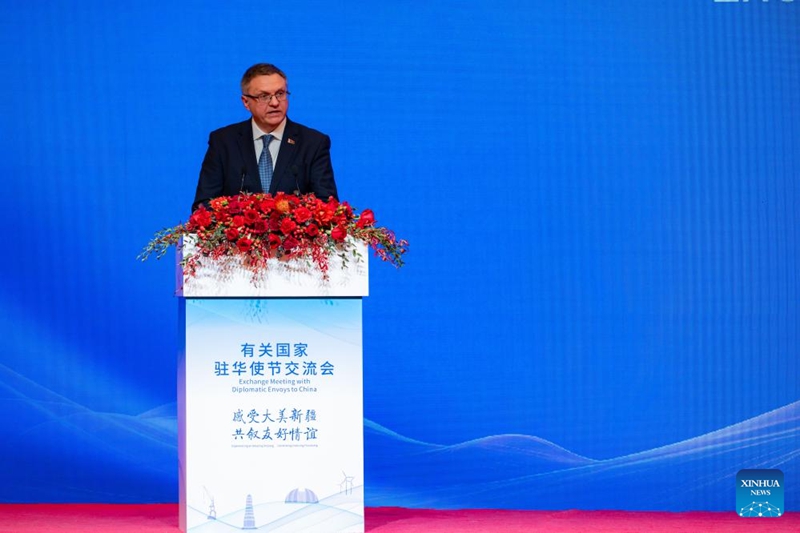 Mabalozi wa nchi mbalimbali wapongeza maendeleo na ufunguaji mlango wa Mkoa wa Xinjiang, China