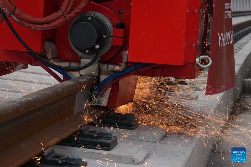 Kifaa cha kisasa cha kuchomelea chaanza kutumika kwennye eneo la ujenzi wa reli mkoani Zhejiang, China