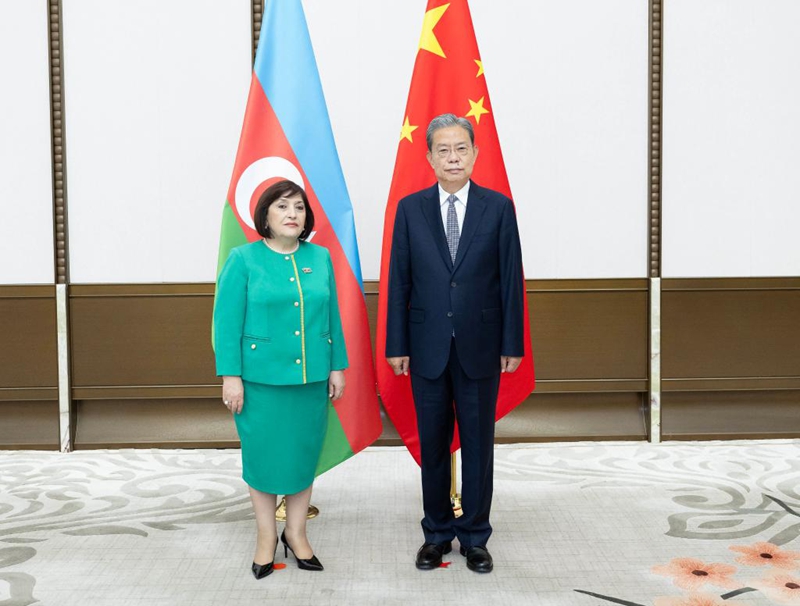 Zhao Leji, Spika wa Bunge la Umma la China, akikutana na Spika wa Bunge la Taifa (Milli Majlis) la Azerbaijan Sahiba Gafarova, ambaye yuko China kwa ajili ya Mkutano wa Mwaka wa Jukwaa la Boao la Asia (BFA) 2026, Boao, Mkoa wa Hainan, kusini mwa China, Machi 25, 2026. (Xinhua/Li Tao)