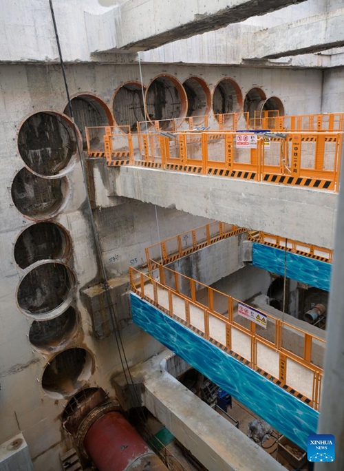 Mradi wa njia ya handaki chini ya maji ya Mto Sanya waendelea kujengwa Hainan, China