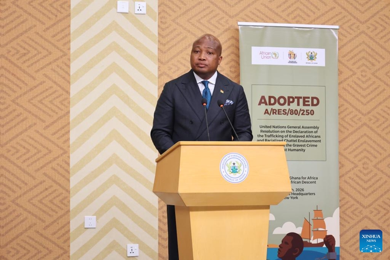 Waziri wa Mambo ya Nje wa Ghana Samuel Okudzeto Ablakwa akitoa hotuba kwenye mkutano na waandishi wa habari juu ya kupitishwa kwa mafanikio kwenye  Baraza Kuu la Umoja wa Mataifa kwa Azimio la kihistoria No. A/80/L.48 linaloongozwa na Ghana,  huko Accra, Ghana, Machi 31, 2026. (Picha na Seth/Xinhua)