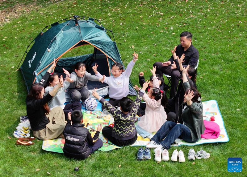 Wanafunzi wa shule za msingi na sekondari katika maeneo kadhaa ya China wafurahia mapumziko yao ya kwanza ya majira ya mchipuko