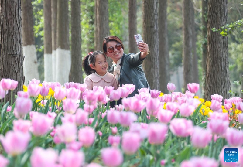 Wanafunzi wa shule za msingi na sekondari katika maeneo kadhaa ya China wafurahia mapumziko yao ya kwanza ya majira ya mchipuko