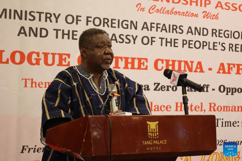Samuel Nii-Noi Ashong, mshauri mwandamizi wa sera katika usimamizi wa mambo ya fedha katika Wizara ya Fedha ya Ghana akizungumza wakati wa mazungumzo ya siku moja kati ya China na Afrika kuhusu sera ya kutotoza ushuru ya China, Accra, Ghana, Machi 31, 2026. (Picha na Seth/Xinhua)