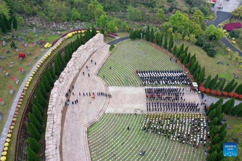 Watu washiriki shughuli mbalimbali za kutoa heshima kwa mashujaa wahanga kabla ya Siku ya Qingming ya China