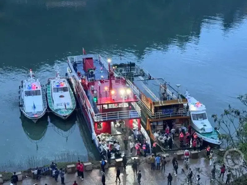 Feri ya zamani na mpya ya “Yuzhongke 2180” zikiwa zimetia nanga sambamba kwenye gati. (Picha na People’s Daily)