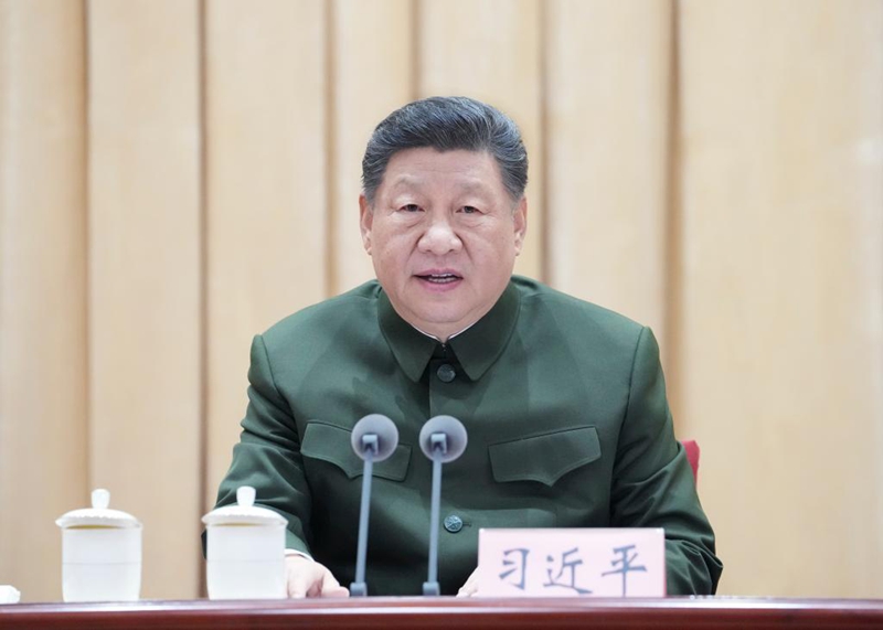Rais wa China Xi Jinping, ambaye pia ni katibu mkuu wa Kamati Kuu ya Chama cha Kikomunisti cha China (CPC) na mwenyekiti wa Kamati Kuu ya Kijeshi ya China (CMC), akihutubia semina ya mafunzo kwa maofisa wa ngazi za juu wa jeshi, Beijing, mji mkuu wa China, Aprili 8, 2026. (Xinhua/Li Gang)