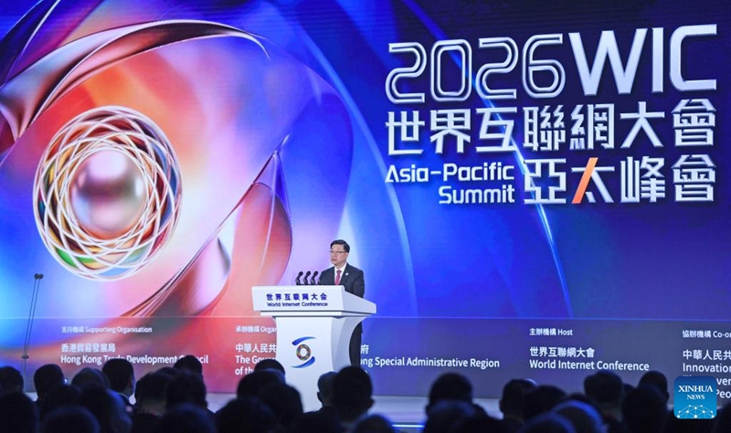 John Lee, ofisa mtendaji mkuu wa Mkoa wa Utawala Maalum wa Hong Kong, akihutubia hafla ya kufungua Mkutano wa Intaneti Duniani wa Asia na Pasifiki 2026, Hong Kong, kusini mwa China, Aprili 13, 2026. (Xinhua/Chen Duo)