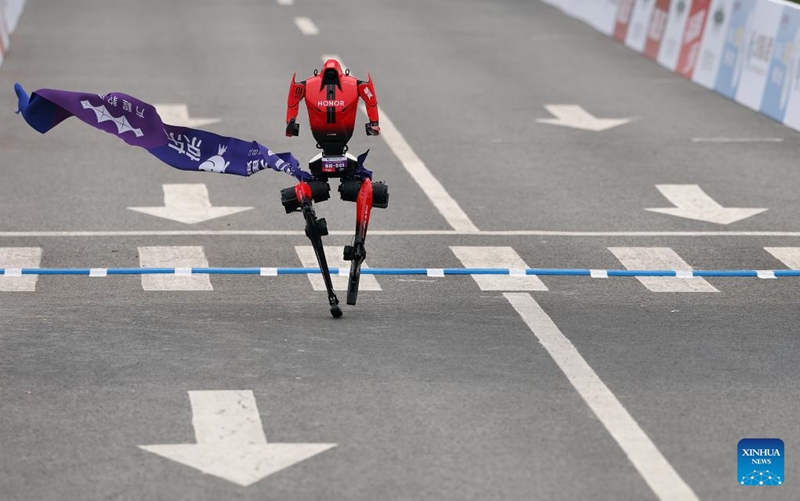 Roboti ya muundo wa binadamu yaipita rekodi ya mbio za nusu marathon duniani ya binadamu mjini Beijing