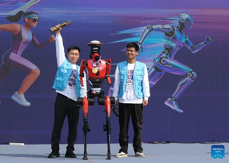 Roboti ya muundo wa binadamu yaipita rekodi ya mbio za nusu marathon duniani ya binadamu mjini Beijing