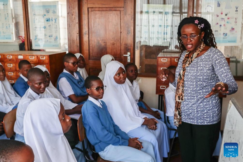 Wasichana wanafunzi Watanzania wafuatilia ndoto kupitia kujifunza lugha ya Kichina