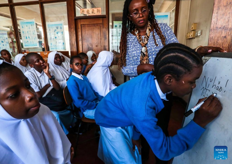 Wasichana wanafunzi Watanzania wafuatilia ndoto kupitia kujifunza lugha ya Kichina