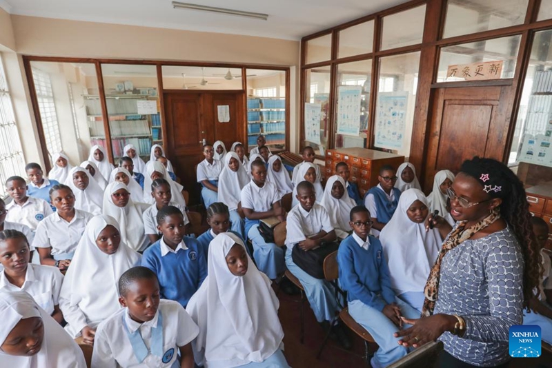 Wasichana wanafunzi Watanzania wafuatilia ndoto kupitia kujifunza lugha ya Kichina