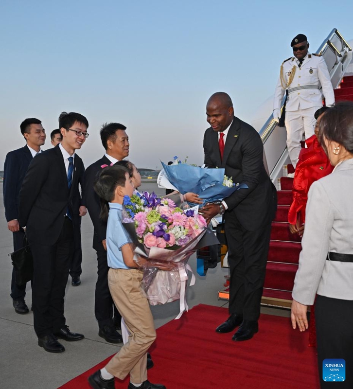 Rais wa Msumbiji awasili Beijing katika ziara yake ya kiserikali nchini China