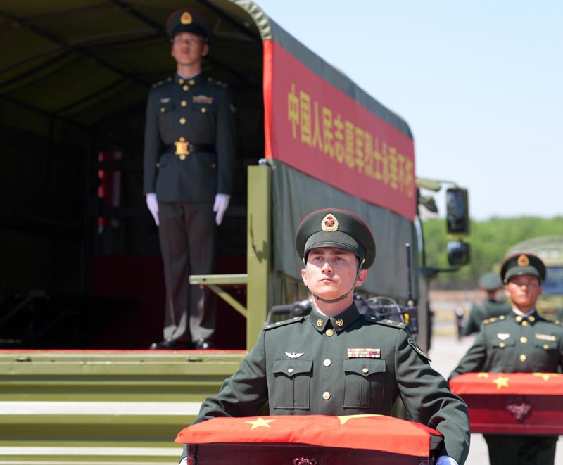 Mabaki ya askari wahanga 12 wa China katika Vita vya Korea yarudishwa nyumbani kutoka Korea Kusini