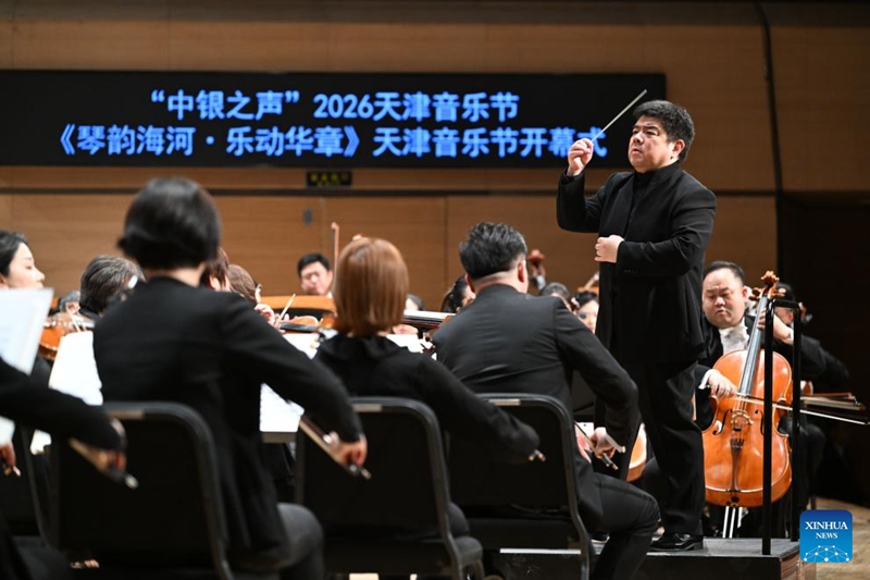 Wanamuziki wakitumbuiza kwenye ufunguzi wa Tamasha la Muziki la Tianjin 2026 katika Ukumbi Mkuu wa Maonyesho wa Tianjin, kaskazini mwa China, Aprili 26, 2026. (Xinhua/Sun Fanyue)