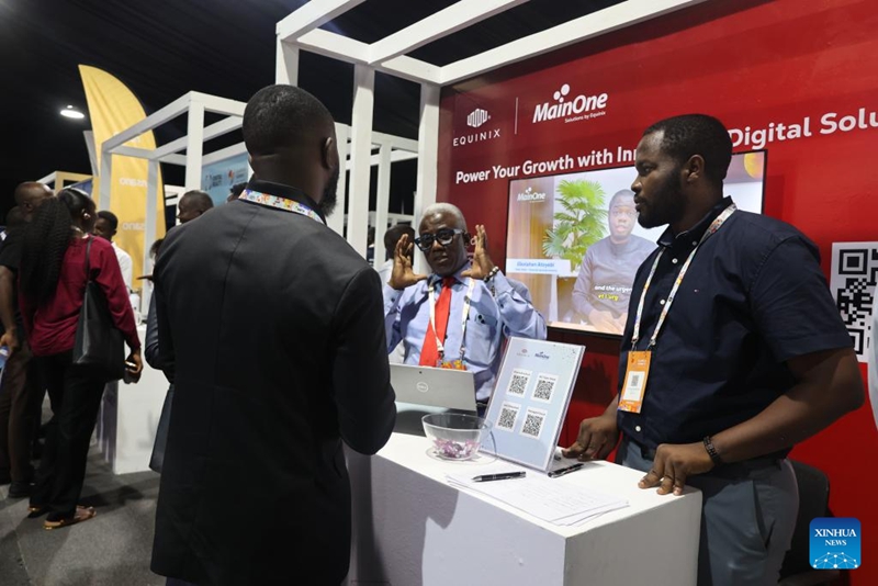 Watu wakitembelea kituo cha maonyesho ya uvumbuzi wakati wa ufunguzi wa Mkutano wa 3i Africa 2026, Accra, Ghana, Mei 6, 2026. (Picha na Seth/Xinhua) 