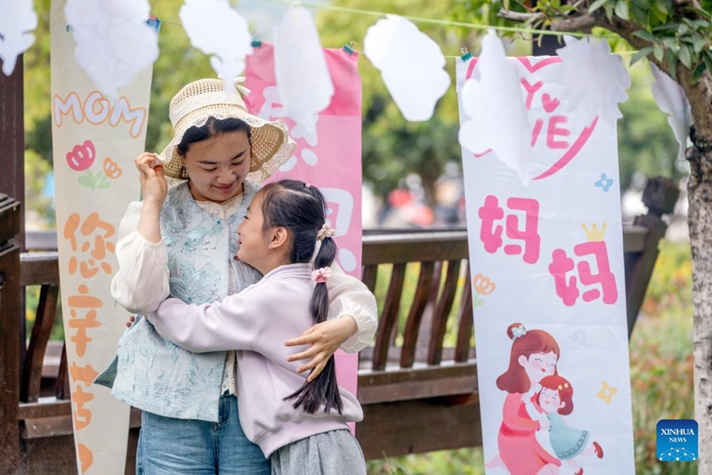 Watu wa sehemu mbalimbali nchini China waadhimisha Siku ya Mama