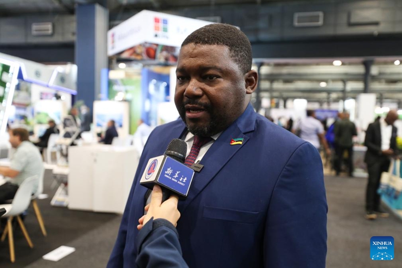 Basilio Muhate, Waziri wa Uchumi wa Msumbiji, akizungumza katika mahojiano na Shirika la Habari la China, Xinhua kwenye Mkutano wa Utalii wa Afrika, Africa's Travel Indaba 2026, Durban, Afrika Kusini, Mei 12, 2026. (Xinhua/Chen Wei)
