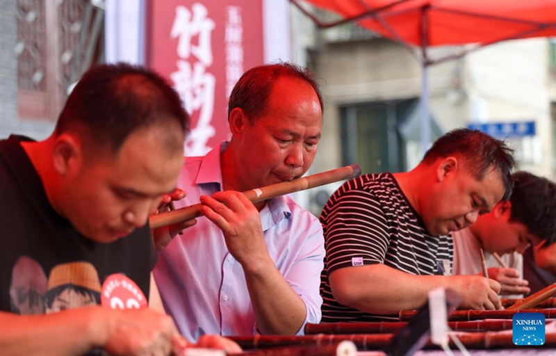 Mashindano ya ujuzi wa kutengeneza filimbi za mianzi yafanyika kuadhimisha Siku ya Majumba ya Makumbusho Duniani mkoani Guizhou, China