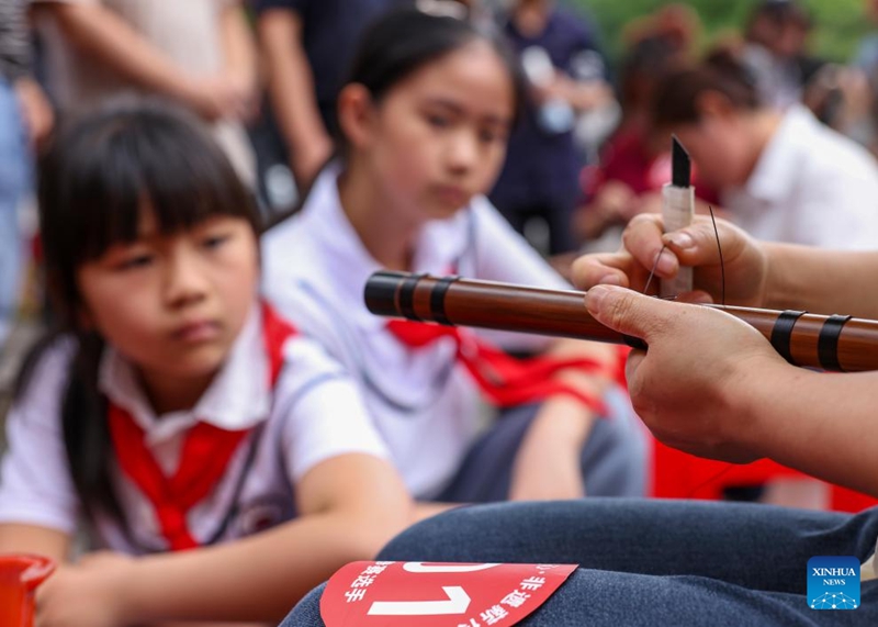 Mashindano ya ujuzi wa kutengeneza filimbi za mianzi yafanyika kuadhimisha Siku ya Majumba ya Makumbusho Duniani mkoani Guizhou, China