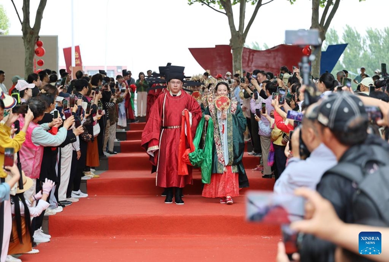 Sherehe ya harusi ya kundi la maharusi yafanyika Tianjin, China