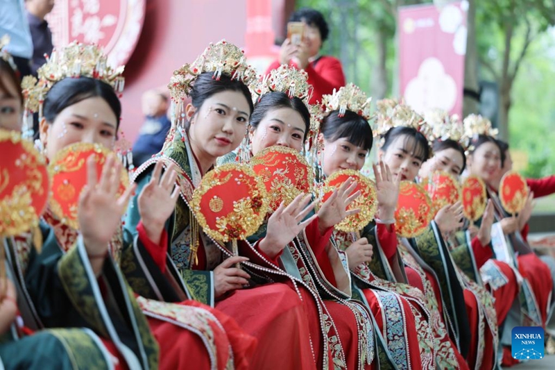 Sherehe ya harusi ya kundi la maharusi yafanyika Tianjin, China