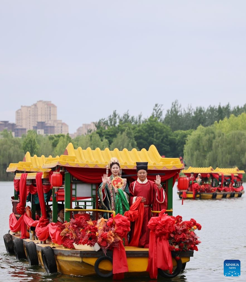 Sherehe ya harusi ya kundi la maharusi yafanyika Tianjin, China