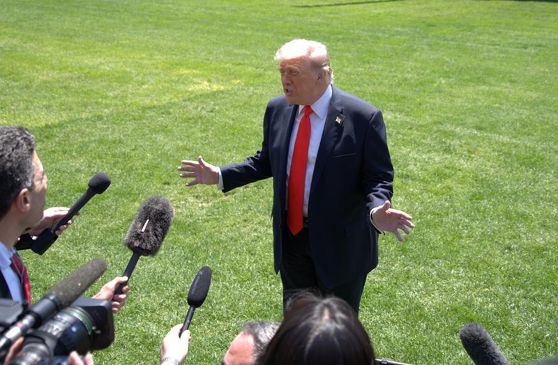 Rais wa Marekani Donald Trump akizungumza na waandishi wa habari, South Lawn, Ikulu ya White House, Washington, D.C., Marekani, Mei 1, 2026. (Picha na Li Yuanqing/Xinhua)