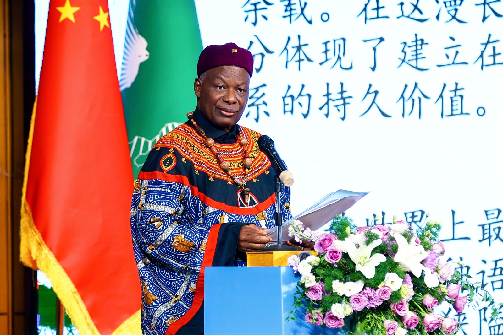 Balozi wa Cameroon nchini China Martin Mapana, ambaye pia ni Mwandamizi wa Mabalozi wote nchini China akihutubia hafla ya ufunguzi wa Tamasha la wazi la Siku ya Afrika mwaka 2026 mjini Beijing, China, Mei 23, 2026. (Picha kwa hisani ya waandaaji/kupitia People’s Daily Online)