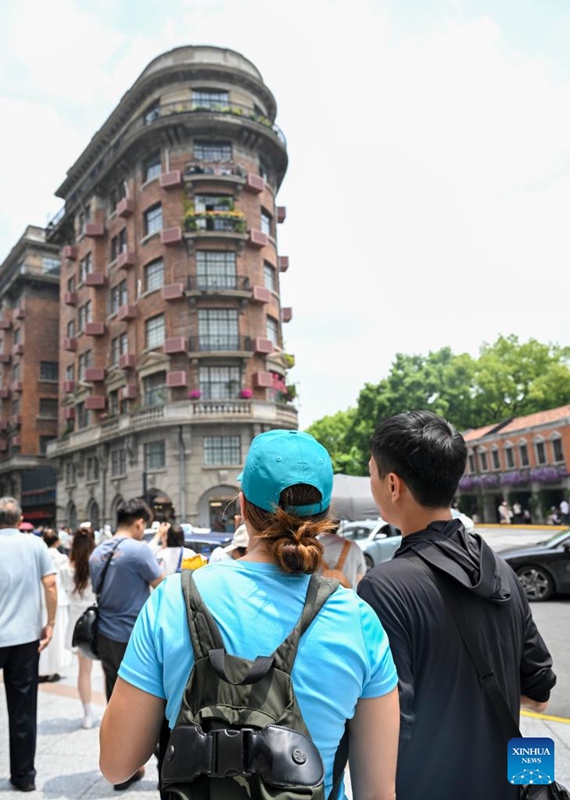 Habari picha: mpanga safari za watalii wanaoingia China awaonyesha hali halisi ya Shanghai