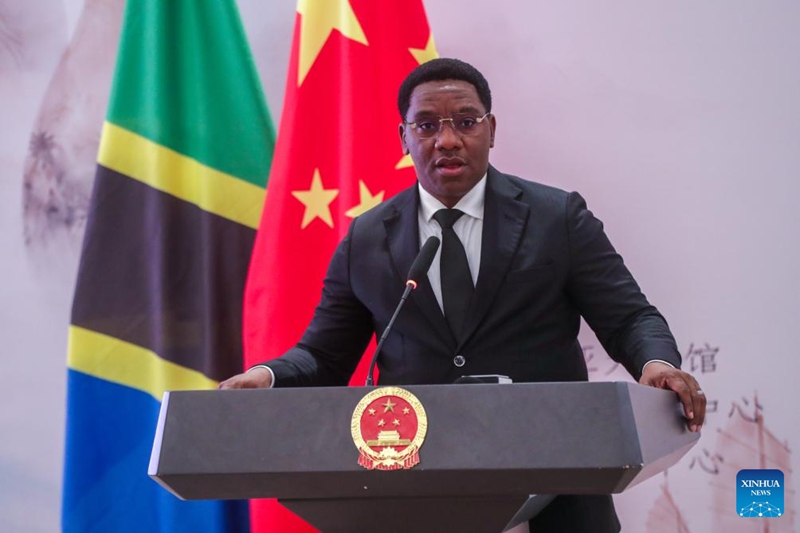 Waziri wa Habari, Utamaduni, Sanaa, na Michezo wa Tanzania Paul Makonda akitoa hotuba kwenye saluni ya kitamaduni iliyofanyika Dar es Salaam, Tanzania, Mei 24, 2026. (Xinhua/Emmanuel Herman)