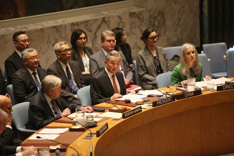 Waziri wa Mambo ya Nje wa China Wang Yi, ambaye pia ni mjumbe wa Ofisi ya Siasa ya Kamati Kuu ya Chama cha Kikomunisti cha China (CPC), akiongoza mkutano wa ngazi ya juu wa Baraza la Usalama kuhusu kushikilia nia na kanuni za Katiba ya Umoja wa Mataifa na kuimarisha mifumo ya kimataifa ambayo Umoja wa Mataifa ni kiini, mkutano huo ulifanyika kwenye makao makuu ya Umoja wa Mataifa, New York, Mei 26, 2026. (Xinhua/Zhang Fengguo)