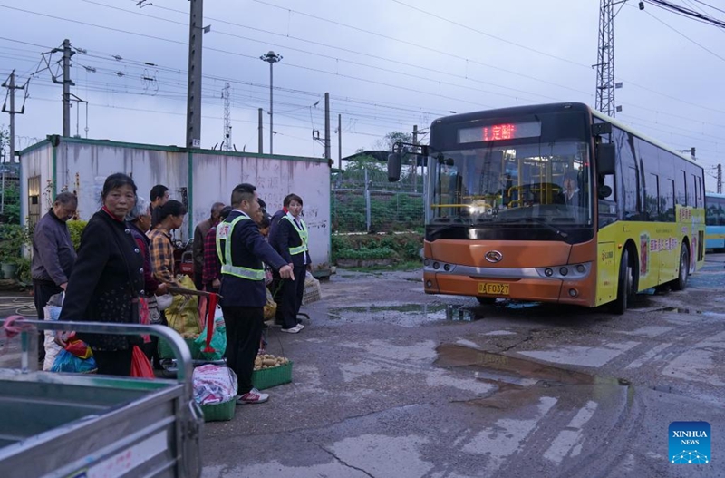 Njia maalum ya basi ya kuwahudumia wakulima yaanzishwa katika Kijiji cha Jiaxi mkoa wa Jiangxi, China