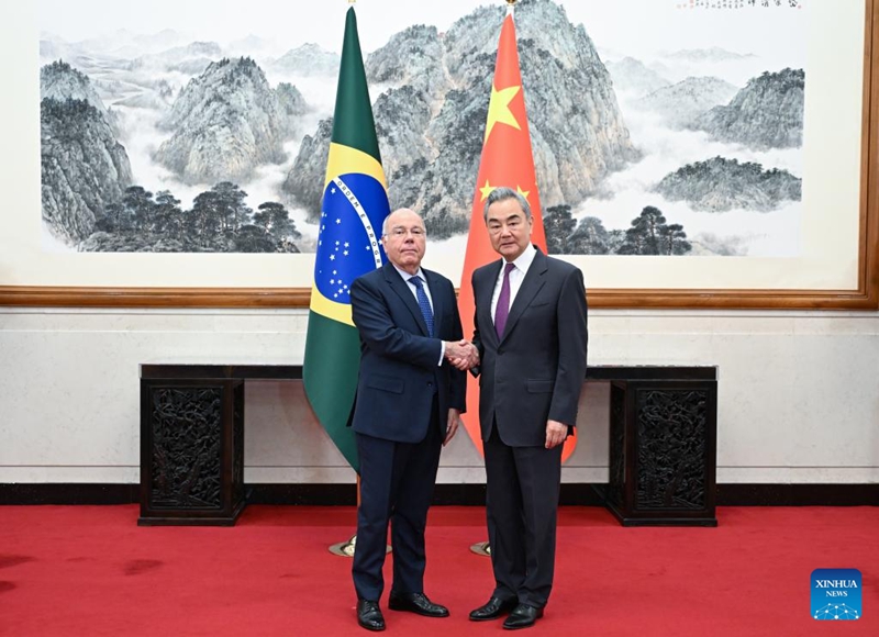 Waziri wa Mambo ya Nje wa China Wang Yi, ambaye pia ni mjumbe wa Ofisi ya Siasa ya Kamati Kuu ya Chama cha Kikomunisti cha China (CPC), akiongoza Mazungumzo ya Kimkakati ya Tano ya Mawaziri wa Mambo ya Nje wa China na Brazil kwa pamoja na Waziri wa Mambo ya Nje wa Brazil Mauro Vieira, Beijing, mji mkuu wa China, Juni 1, 2026. (Xinhua/Dai Tianfang)