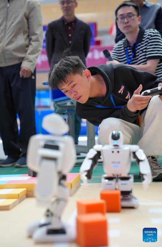 Tarehe 3, Juni, 2026, katika Chuo Kikuu cha Xizang mjini Lhasa, Mkoa unaojiendesha wa Xizang, Kusini Magharibi mwa China, Mashindano ya 28 ya China ya Roboti na AI yakifanyika kwenye sehemu ya mashindano ya Xizang. (Xinhua/Jigme Dorje)