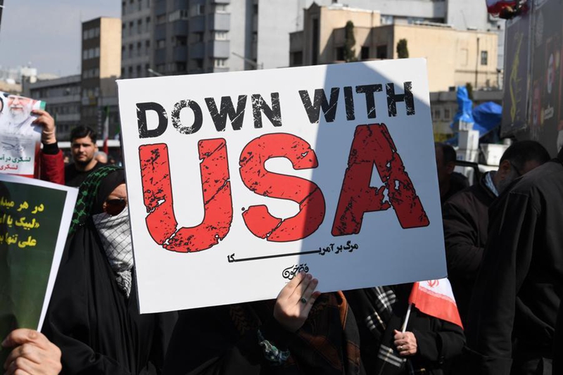 Watu wakihudhuria hafla ya mazishi, Tehran, Iran, Aprili 1, 2026. (Xinhua/Shadati)
