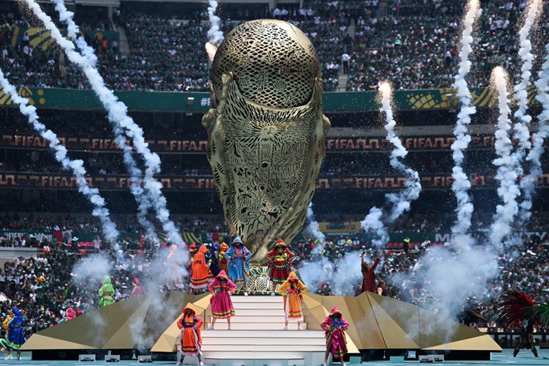Wasanii wakitumbuiza kwenye sherehe ya ufunguzi wa Kombe la Dunia la FIFA 2026 katika Uwanja wa Mexico City, Mexico, Juni 11, 2026. (Xinhua/Li Muzi)