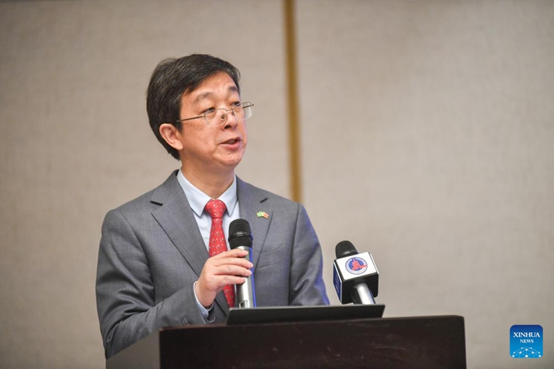 Jiang Feng, mkuu wa Ujumbe wa China katika Umoja wa Afrika (AU), akitoa hotuba kwenye Jukwaa la Nishati la Jumuiya za Washauri Bingwa za China na Afrika 2026, Addis Ababa, mji mkuu wa Ethiopia, Juni 11, 2026. (Picha na Michael Tewelde/Xinhua)