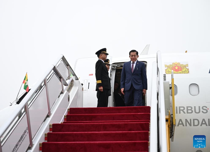 Rais wa Myanmar Min Aung Hlaing akiwasili Beijing, mji mkuu wa China, Juni 15, 2026. (Xinhua/Dai Tianfang)