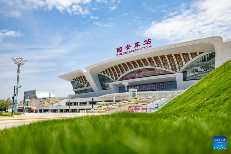 Picha hii iliyopigwa Juni 15, 2026 ikionyesha   hali ya nje ya Kituo cha Reli cha Mashariki cha Xi’an katika Mkoa wa Shaanxi, kaskazini magharibi mwa China. (Picha na Liu Xiang/Xinhua)