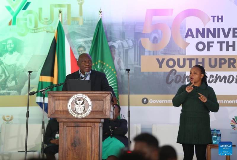 Rais wa Afrika Kusini Cyril Ramaphosa (kushoto) akihutubia hafla rasmi ya kuadhimisha Siku ya Kitaifa ya Vijana, huko Johannesburg, Afrika Kusini, Juni 16, 2026. (Xinhua/Chen Wei)