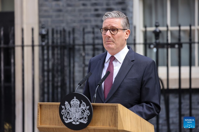 Waziri Mkuu wa Uingereza Keir Starmer akitoa hotuba nje ya Mtaa No. 10 wa Downing jijini London, Uingereza, Juni 22, 2026. (Xinhua)