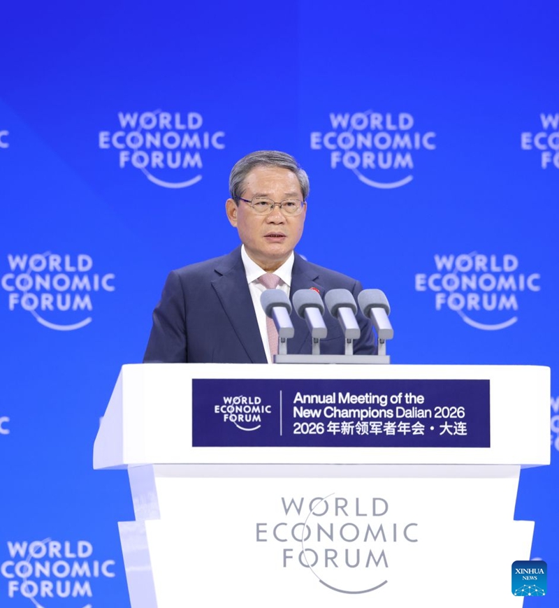 Waziri Mkuu wa China Li Qiang akihutubia mkutano wa wajumbe wote wa kufunguliwa kwa Mkutano wa 17 wa Mwaka wa Mabingwa Wapya, ambao pia unajulikana kuwa ni Jukwaa la Davos la Majira ya Joto, uliofanyika Dalian, Mkoa wa Liaoning, kaskazini mashariki mwa China, Juni 24, 2026. (Xinhua/Huang Jingwen)