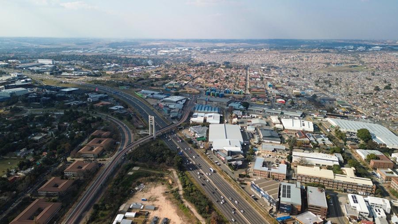 Picha iliyopigwa Juni 24, 2026 ikionyesha mandhari ya Alexandra, Johannesburg, Afrika Kusini. (Xinhua/Chen Wei)