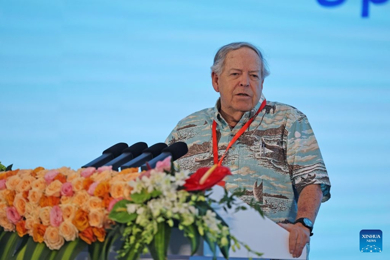 Gordon Trimble, mjumbe wa "Marafiki wa Kuliang," akizungumza kwenye hafla ya ufunguzi wa Uhusiano na Kuliang: Michezo ya Maonyesho ya Besiboli na Tamasha la Michezo la Vijana wa China na Marekani 2026, Fuzhou, Mkoa wa Fujian, kusini mashariki mwa China, Juni 29, 2026. (Xinhua/Lu Ye)