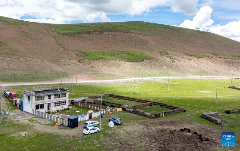 Picha iliyopigwa Juni 21, 2026 ikionyesha nyumba ya Tatso katika Wilaya ya Damxung ya Lhasa, Mkoa Unaojiendesha wa Xizang, kusini magharibi mwa China. (Xinhua/Tenzin Nyida)