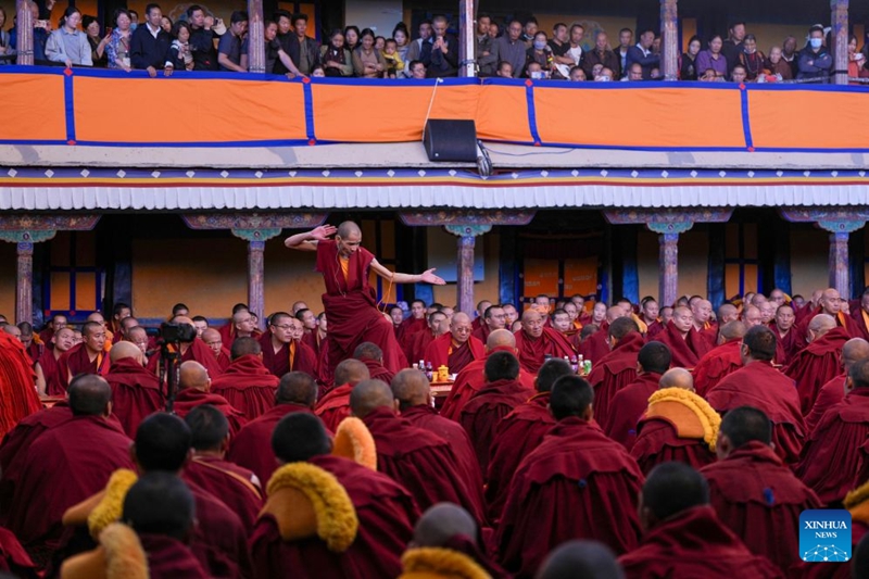 Mtihani wa awali wa Geshe Lharampa ukifanyika katika Hekalu la Drepung, Lhasa, Mkoa wa Xizang, kusini magharibi mwa China, Julai 2, 2026. (Xinhua/Jigme Dorje)