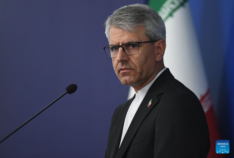 Msemaji wa Wizara ya Mambo ya Nje ya Iran Esmaeil Baghaei akizungumza kwenye mkutano na waandishi wa habari wa wiki mjini Tehran, Iran, Julai 13, 2026. (Xinhua/Shadati)