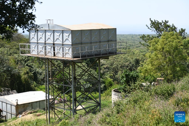 Picha iliyopigwa Julai 14, 2026 ikionyesha matangi ya kuhifadhi maji kwenye Kiwanda cha Kutibu Maji cha Marsabit, kituo cha kisasa cha kusambaza maji kilichojengwa na Kampuni ya Ujenzi wa Umeme ya China, Marsabit, Kenya. (Xinhua/Liu Qiong)